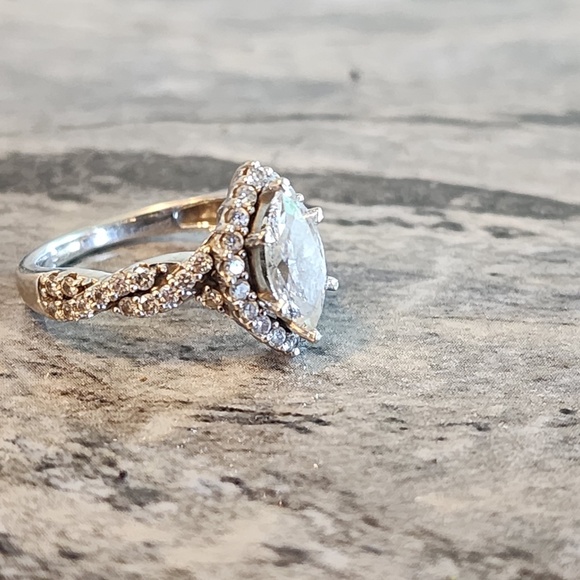 Wedding ring - Picture 3 of 4